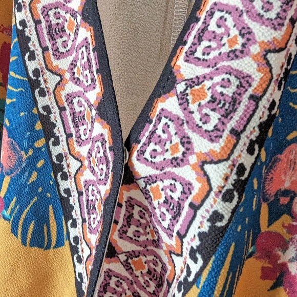 Flying Tomato Blouse - Picture 2 of 5